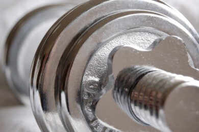 Kraftdreikampf: Kräftemessen beim Powerlifting - Gewichtsklassen, Ausrüstung und Ausführung