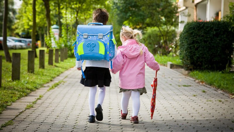 Die Gefahren zu schwerer Ranzen, und wie man sie leichter machen kann