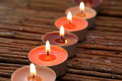 Wie man Räucherstäbchen sicher befestigt