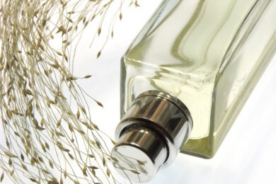 Wertvolle Parfum-Ingredienzen für die Frau und wie man ein Parfum selbst herstellen kann