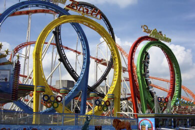 Achterbahnen - Merkmale, Arten und Gesundheitsrisiken bei der Fahrt auf der Achterbahn