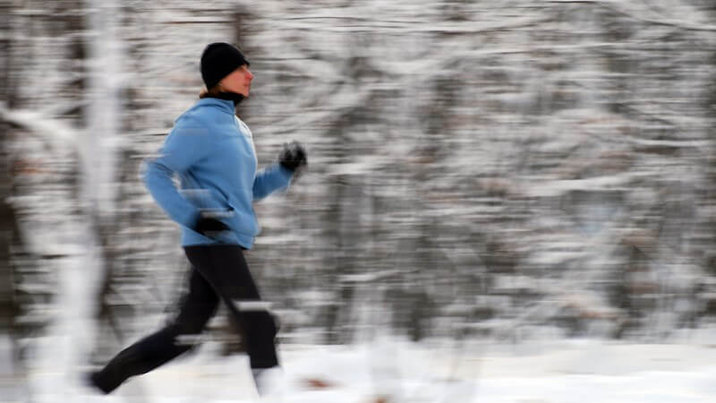 Raus an die frische Luft! - Das Joggen im Winter stärkt die Abwehrkräfte; wichtig ist, auf die richtige Kleidung zu achten, um sich nicht zu erkälten