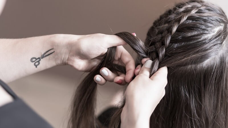 Flechtfrisuren für alle - Tipps zum Flechten von glatten Haaren