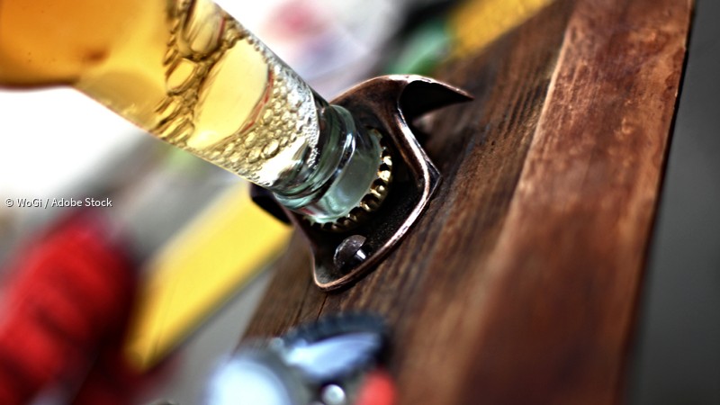 ᐅ 15 Arten, einen Kronkorken von der Flasche zu entfernen