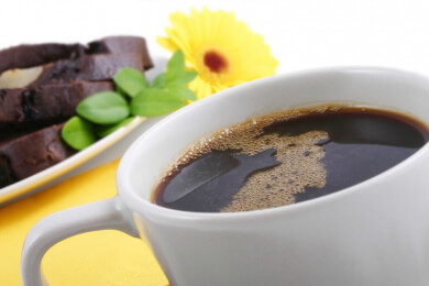 Unterschiedliche Materialien und Arten von Kaffeekannen