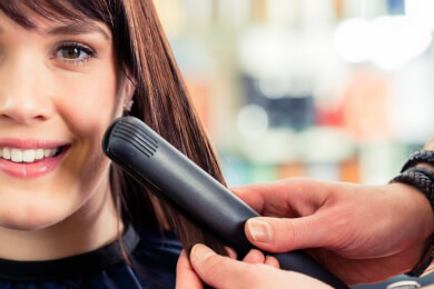 Wie man selbst sehr lockiges Haar geglättet bekommt und Tipps zum Glätten mit dem Haarglätter