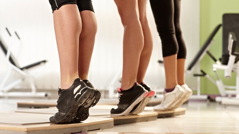 Wadenheben im Fitnessstudio