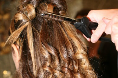 Peppige Frisuren - mit dem Kreppeisen ganz einfach!