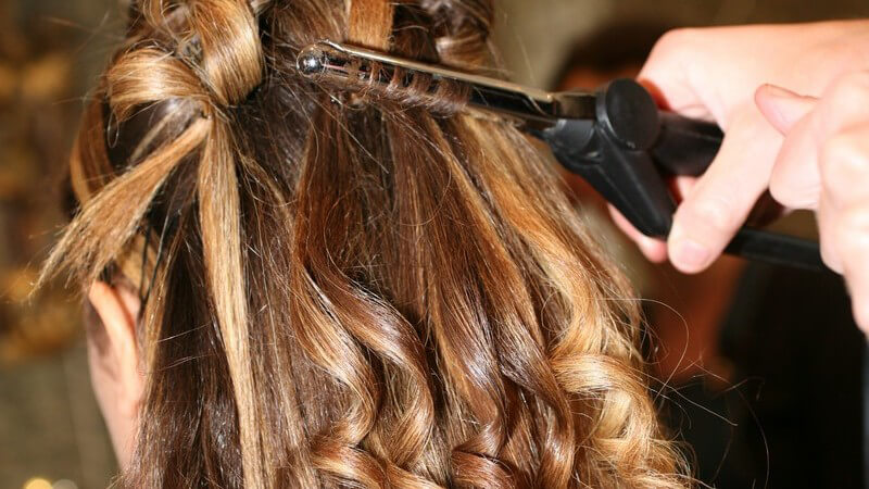 Tipps zur Anwendung eines Kreppeisens, zum Kauf eines Kreppeisens und dazu, für welchen Haartyp ein Kreppeisen geeignet ist