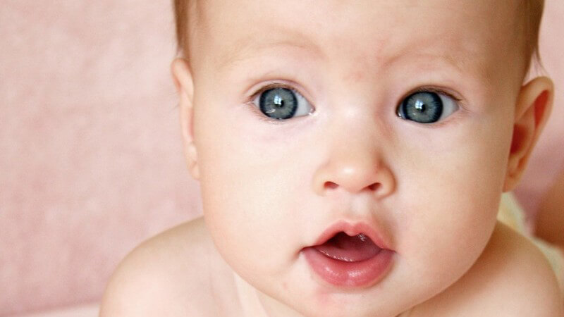Von der Säuglingsakne sind meist männliche Neugeborene betroffen