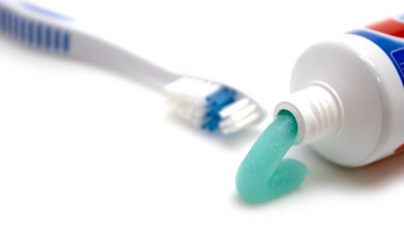 Die richtige Zahn- und Spangenpflege und die richtige Aufewahrung sind essentiell für lose Zahnspangen