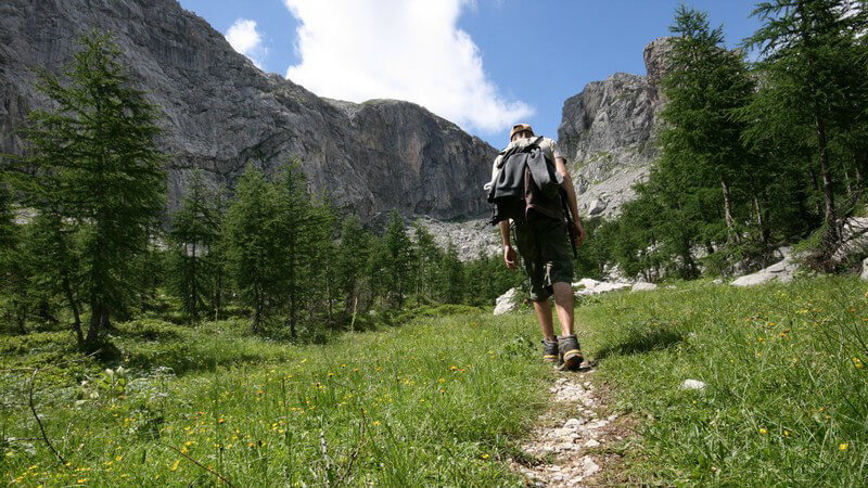 Sportliche Betätigung mit wunderschönem Ausblick: Vorzüge des Bergwanderns