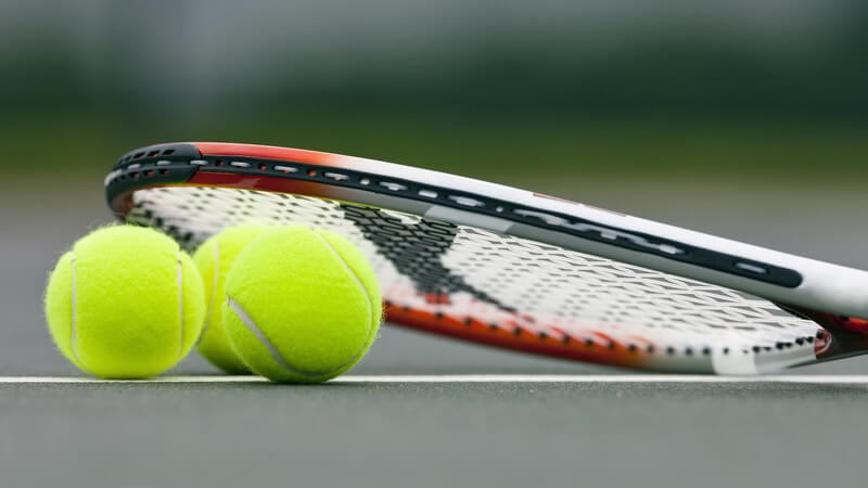 Wo sich Tennisplätze finden lassen und auf welchen Untergründen Tennis gespielt werden kann, erfahren Sie hier