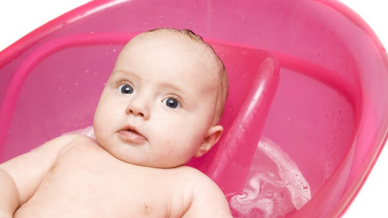 Notwendig oder nicht? - Wie sinnvoll Badezusätze für Babys sind und wie man sie richtig auswählt oder selber herstellt