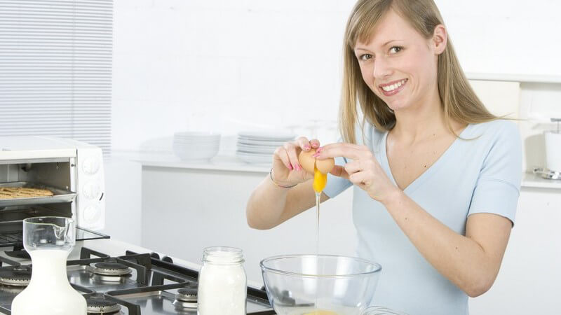 Der Mixer ist ein Alleskönner in der Küche und deshalb vielseitig einsetzbar, z.B. für Smoothies, Shakes, Suppen, Sorbets oder Babynahrung