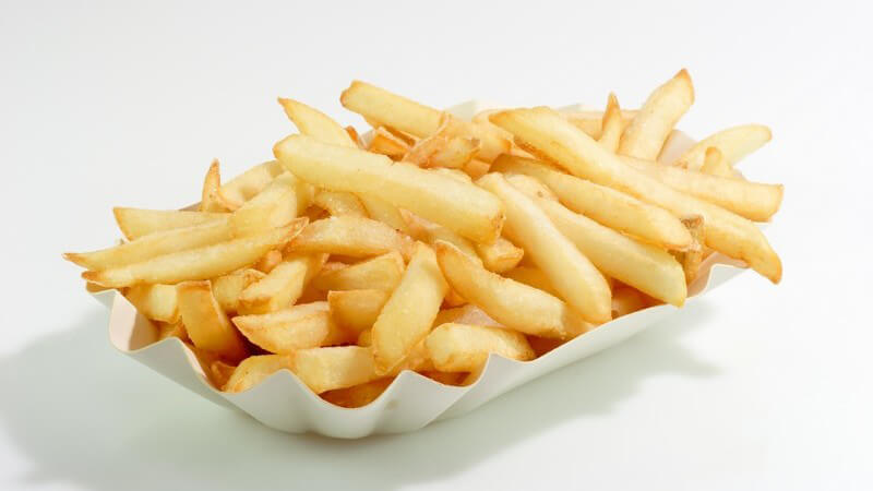 Pommes frites, der goldgelbe Genuss - besonders kalorienreich, besonders gesund - wer Fett sparen möchte, kann die Fritten auch im Backofen zubereiten