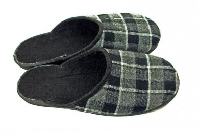 Straßenschuhe aus - im Haus Schuhe tragen oder doch lieber bequem in Socken herumlaufen?