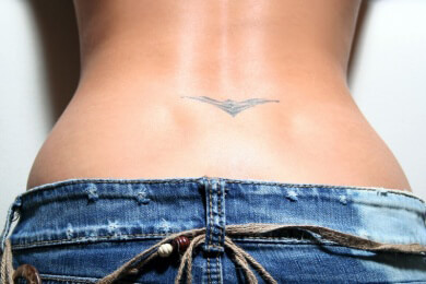 (Un-)mögliche Looks: Was frau zu und unter der Hüfthose tragen sollte