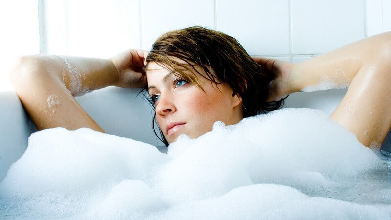 Mit unseren Tipps und/oder einer Badeschaum-Maschine, gelingt das Entspannungsbad mit viel Schaum gegen Stress und Kälte