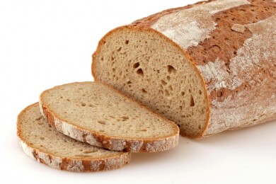 Ein Brot zu backen, ist mithilfe eines Brotbackautomatens gar nicht so schwierig - wir geben Tipps und ein paar leckere Rezepte