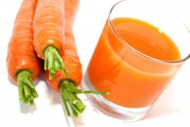 Mehr als ein Glas des Möhrensafts sollte man am Tag nicht trinken