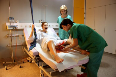 Sturzgeburt: Richtiges Verhalten und Folgen