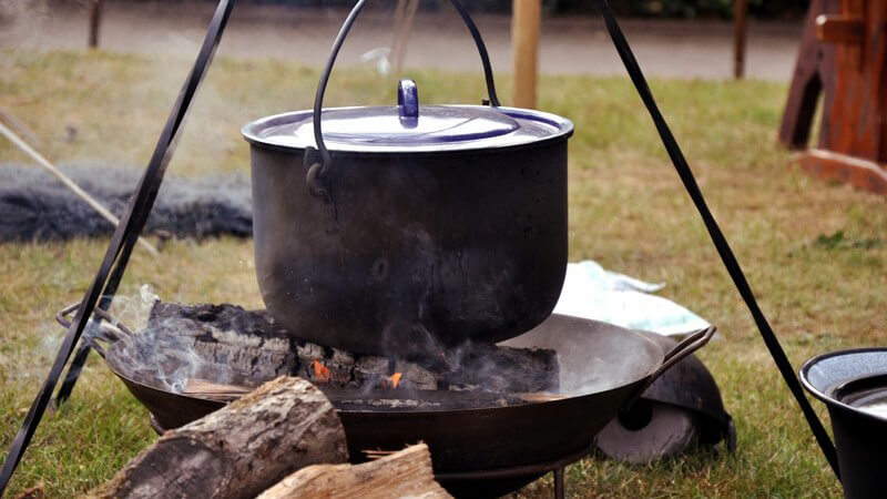 Ein Ritteressen im mittelalterlichen Ambiente