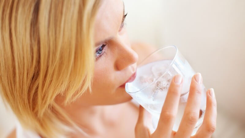 Funktion des Wassers in unserem Körper und mögliche Folgen einer Dehydration