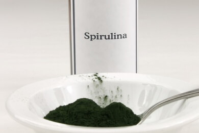 Die beiden Süßwasseralgen enthalten z.B. Provitamin A, Vitamin K Eiweiß und Zink - sie helfen bei der Entgiftung und Sauerstoffversorgung