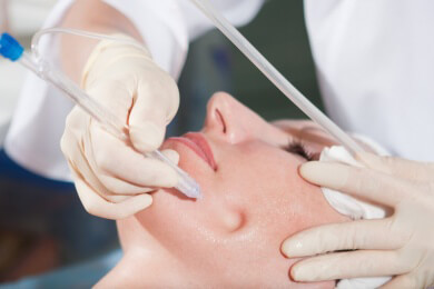 Welches das richtige Peeling ist sowie mit welchen Pflegeprodukten man sie kombinieren kann