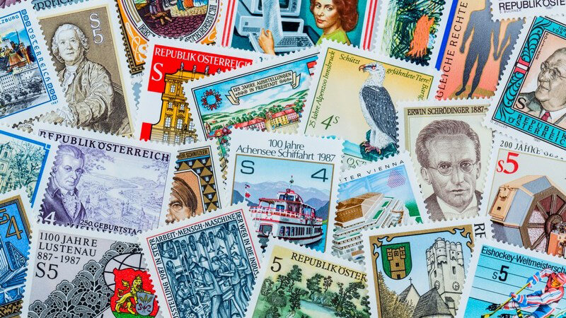 Die Briefmarkenkunde ist ein beliebtes Hobby; Briefmarkenkataloge zählen für den Sammler zu den wichtigsten Utensilien