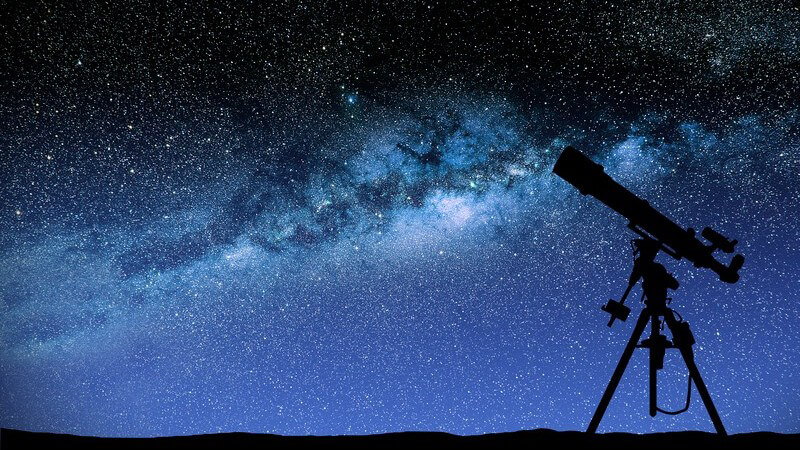 Die Beobachtung des Sternenhimmels stellt ein beliebtes Hobby dar - bevor man sich Beobachtungsgeräte zulegt, sollte man sich zunächst ohne Hilfsmittel in die Dunkelheit begeben