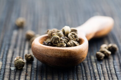 Grüner Tee: Abnehmen und Wirkung auf Blutdruck und Gehirn