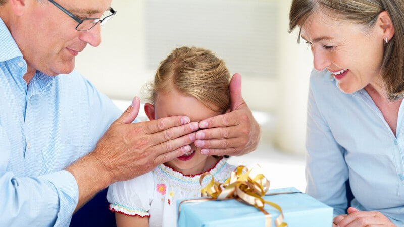 Vom jährlichen Familienfest über besondere Ereignisse bis zum Nicht-Geburtstag - Anlässe, um etwas zu schenken, gibt es viele - Ein kleiner Ratgeber zum Thema Geschenke