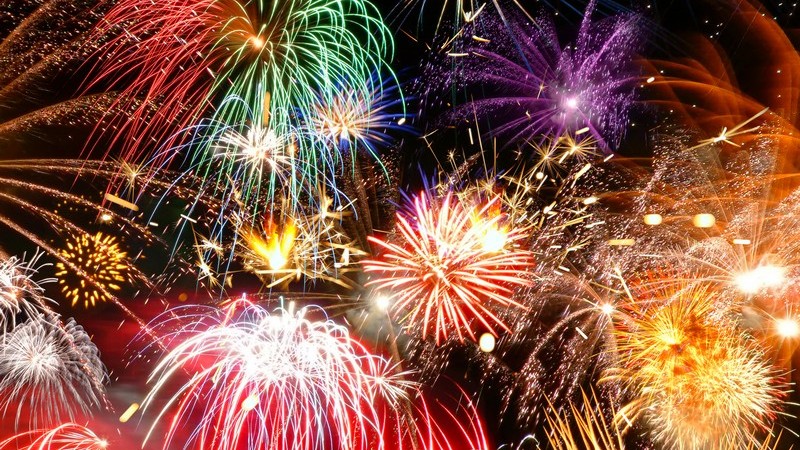 Silvester und Neujahr sind mit verschiedenen Traditionen verbunden - wir geben einen Überblick sowie Tipps samt Outfit und Feuerwerk, damit die Silvesterparty unvergesslich bleibt