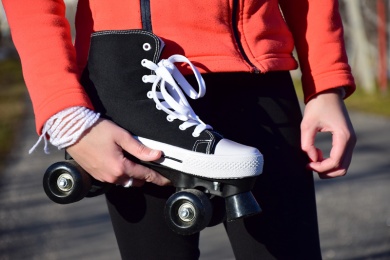 Rollschuhlaufen auf Rollschuhbahnen