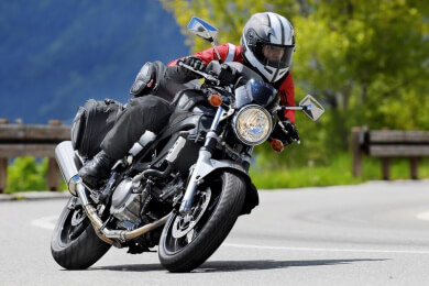 Schutzkleidung, Parken, Fahrfehler & Co. - Wichtige Hinweise für das Motorradfahren