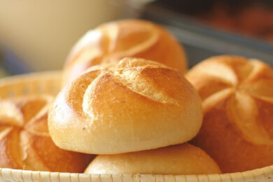 Kauen und verdauen: So funktioniert die Milch-Semmel-Diät