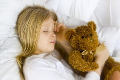 Ein häufiger Grund für Schlafprobleme bei Kindern sind Eheprobleme der Eltern - wenn das Baby schlecht schläft, kann ein Schlaftagebuch helfen