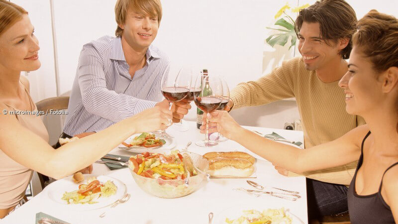 ᐅ Eine Einladung zum Abendessen - Tipps für den Gastgeber sowie für den Gast