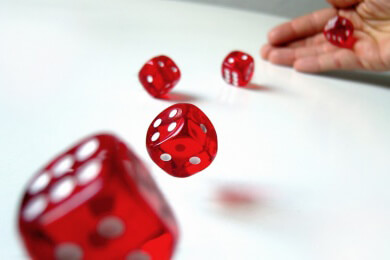 Würfelspiele - Geschichte, beliebte Arten und Unterschiede in Sachen Spielwürfel und Würfelbecher
