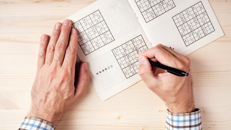 Vom Kreuzworträtsel bis zum Sudoku: das Lösen von Rätseln stellt ein beliebtes Hobby dar - Wir geben einen Überblick über die Entstehung, Arten und Vorteile