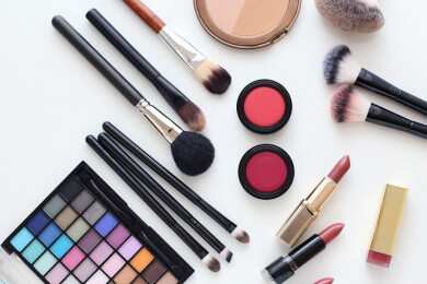 Wie viel Make-up zu welchem Anlass passt und was man unterwegs braucht um strahlend schön zu sein