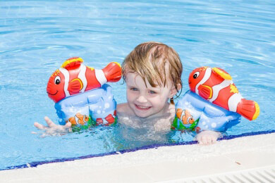 Schwimmflügel und andere Schwimmhilfen - Merkmale, Funktion und Qualitätskriterien