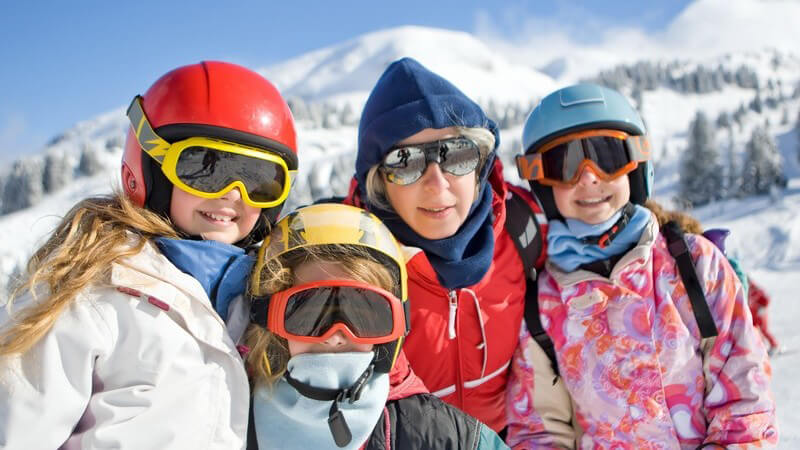 Wissenswertes zu den unterschiedlichen Arten von Skihelmen