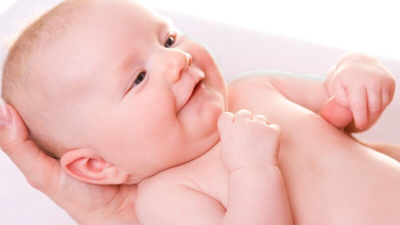 Körperliche Merkmale eines gesunden Neugeborenen