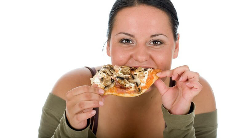 Bei der Binge Eating Störung werden innerhalb kurzer Zeit große Mengen kalorienreicher Nahrungsmittel gegessen