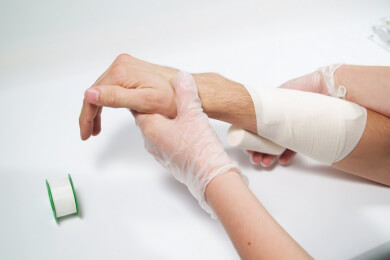 Zerrungen - Ursachen, Symptome, Behandlung und Tipps, um Zerrungen schneller auszuheilen