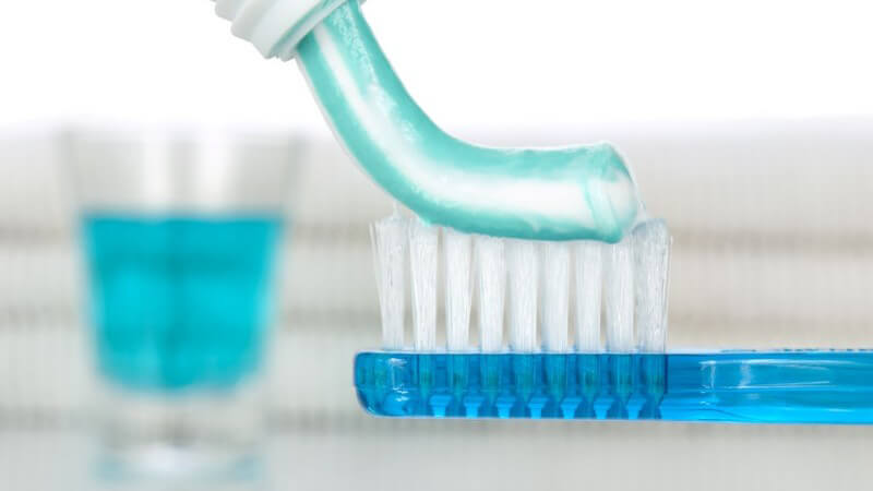 Frischer Atem, Kariesvorbeugung, Zahnfleischpflege - so wird Mundwasser fachgerecht genutzt