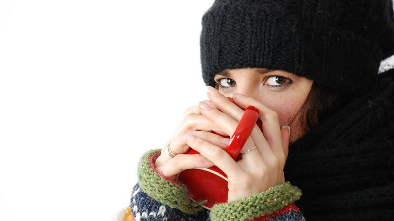 Um das Warmgetränk warm zu halten und seine Finger vor Verbrennungen zu schützen, sind Becherhüllen eine gute Lösung - diese kann man auch selbst herstellen
